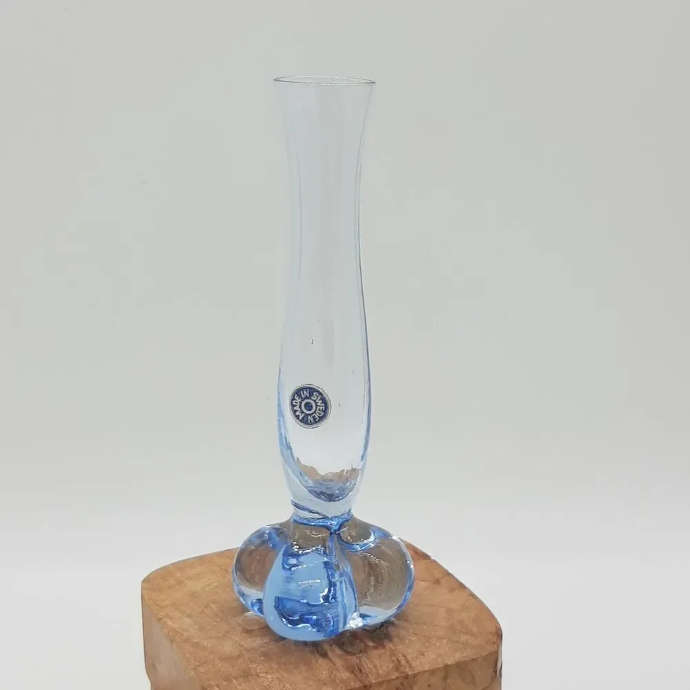 Small light Blue Clover Base Bud dainty vase